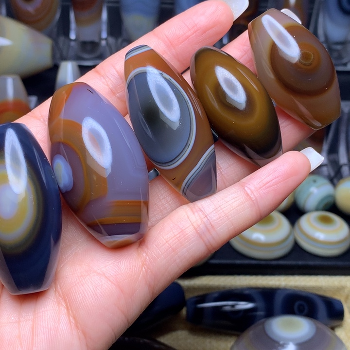 用***丰玛瑙/玉髓未镶嵌颈饰