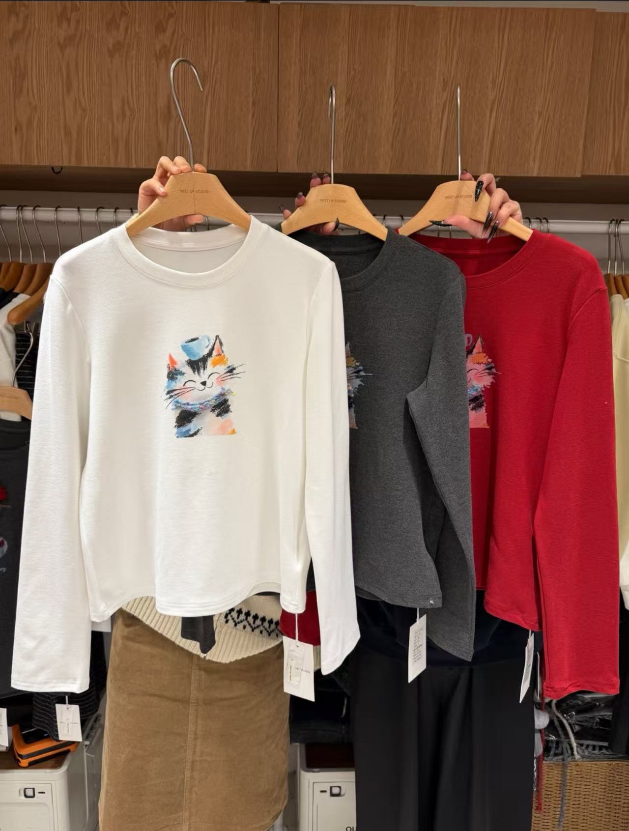 MEET-冬季福利-51119#韩系简约印花猫咪百搭打底上衣