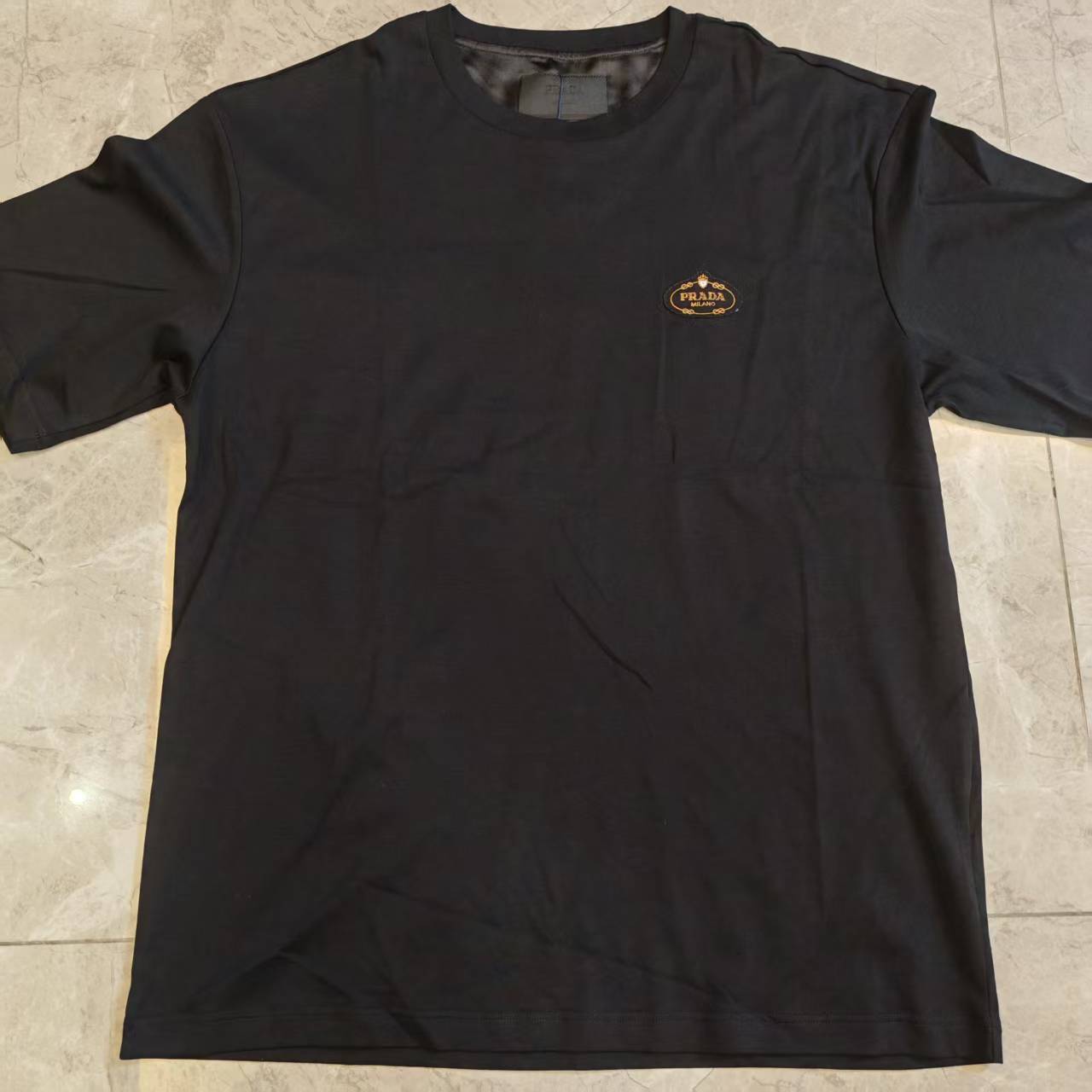 99新 Prada/普拉达 经典金标T恤