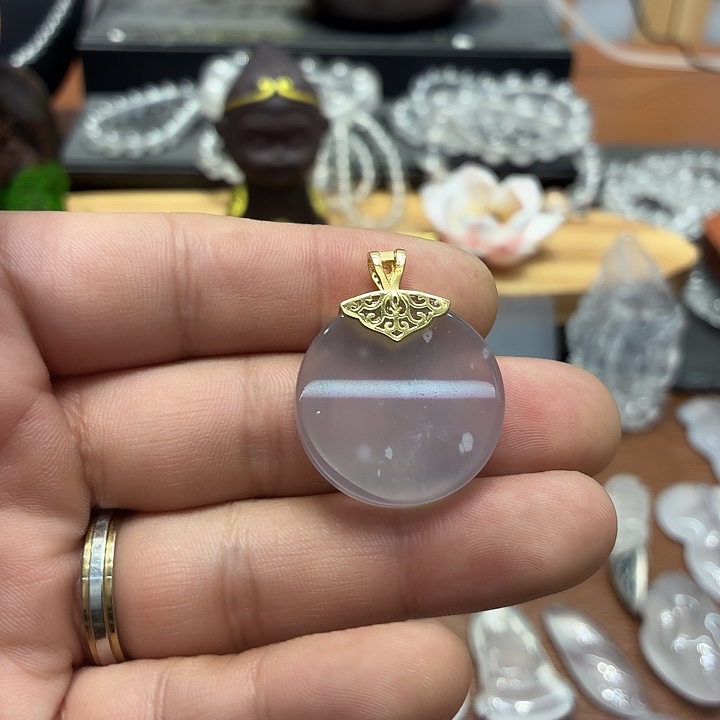 石英质玉未镶嵌石英质玉无事牌