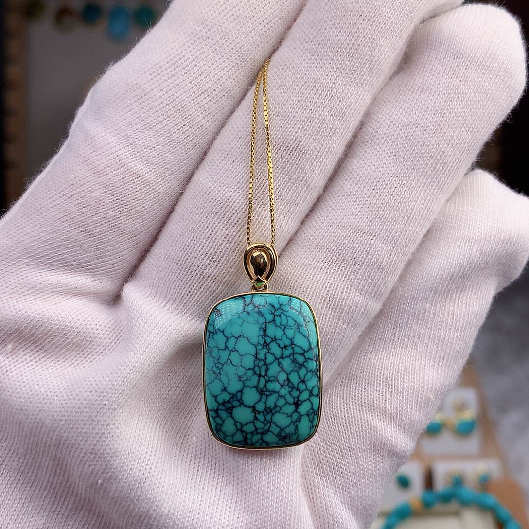 绿松石颈饰18K金镶嵌