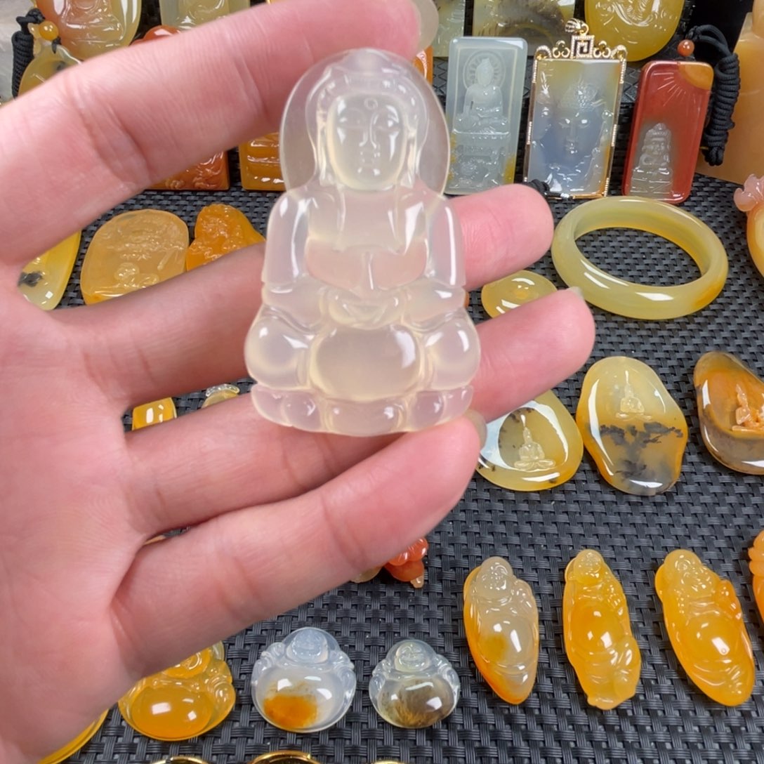 石英质玉（黄龙玉）未镶嵌颈饰