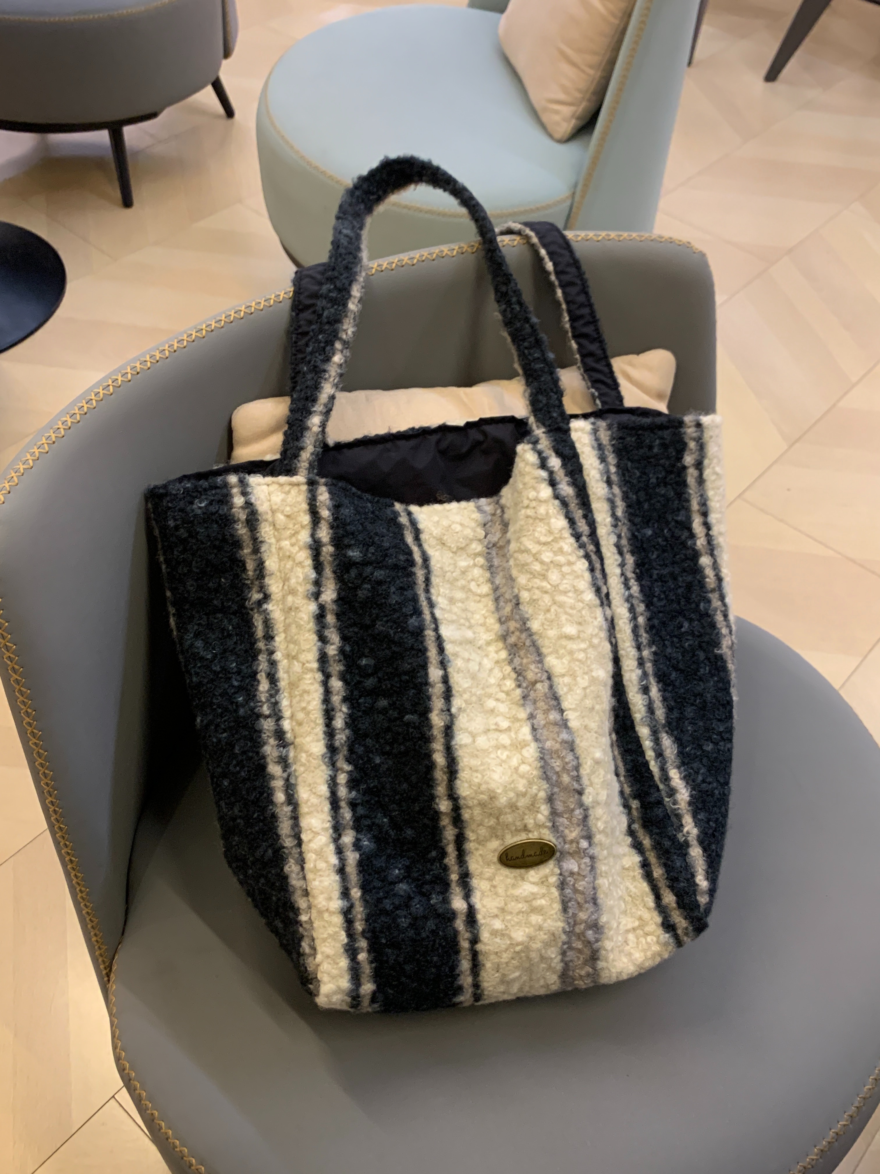 【英伦格纹托特包】毛绒托特包竖条纹布袋     大容量双面背包