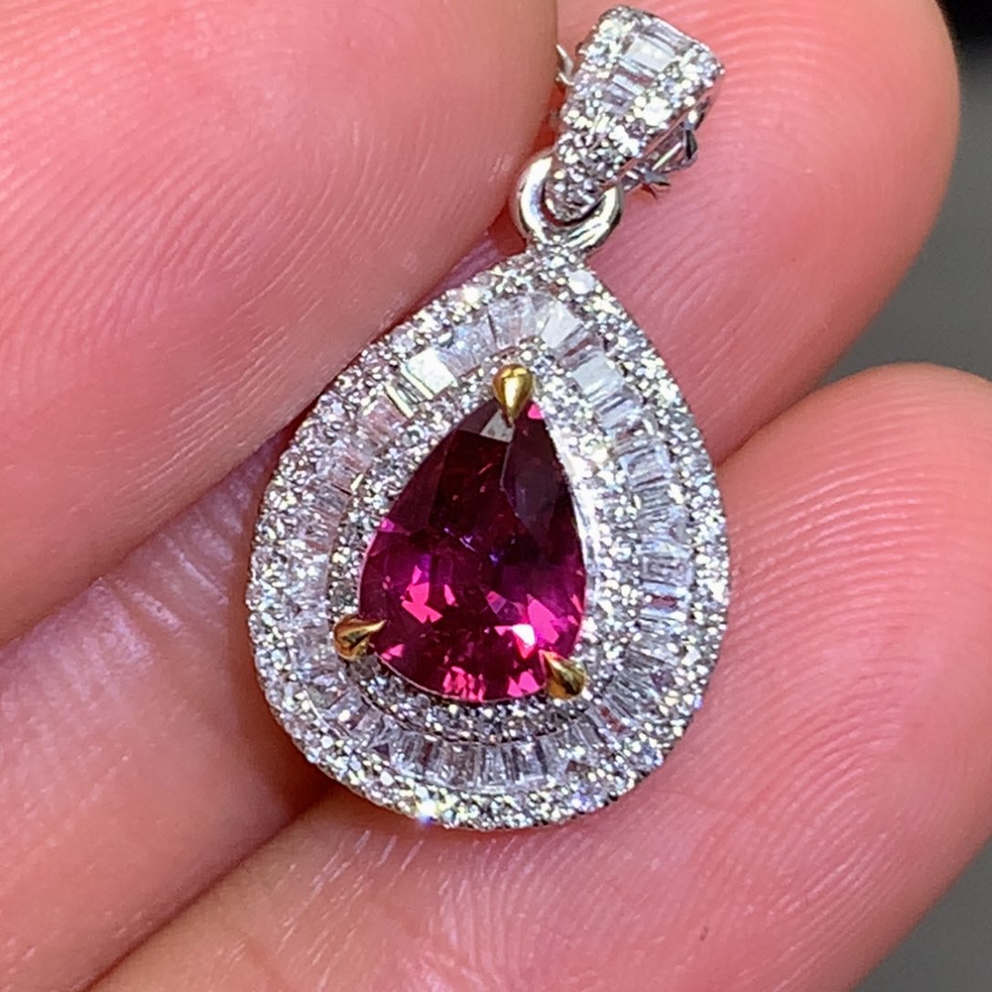 蓝宝石颈饰18K金镶嵌