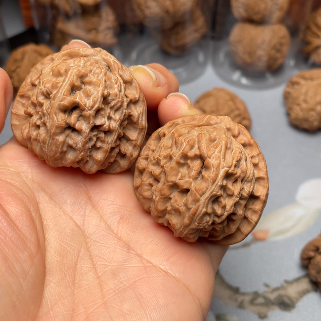 【闪购商品】文玩核桃吊坠三角白……