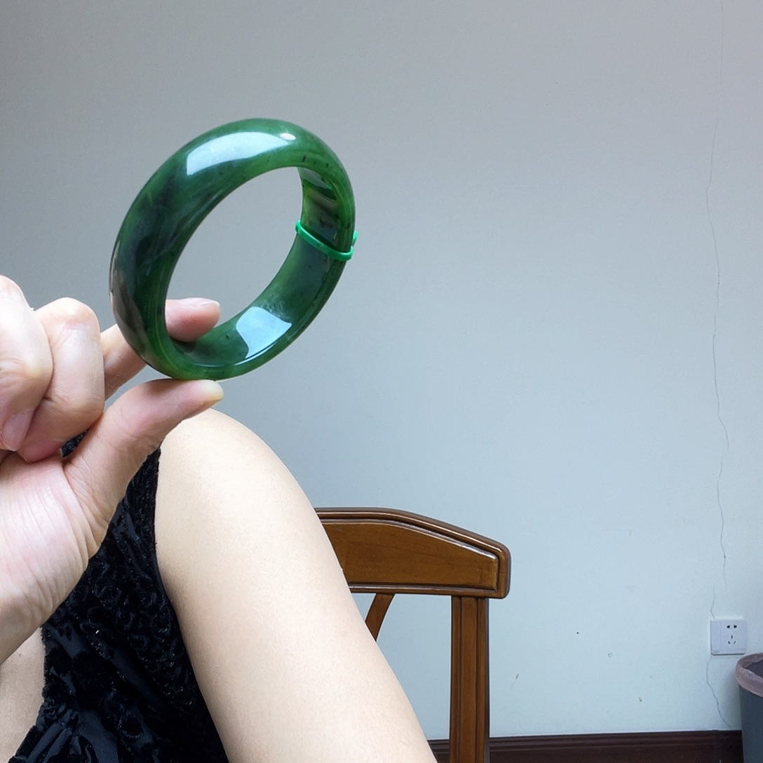 和田玉手镯未镶嵌M****田