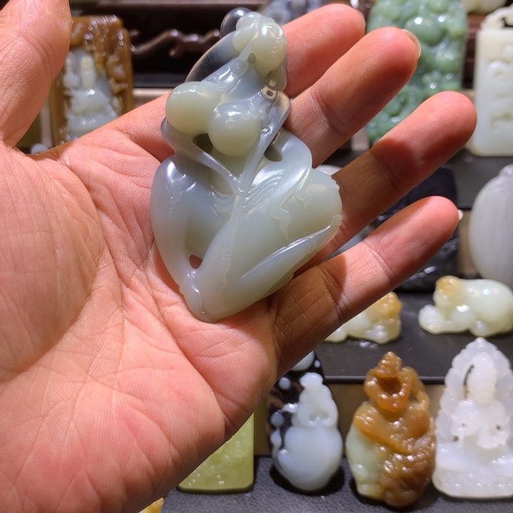 时***调和田玉未镶嵌颈饰