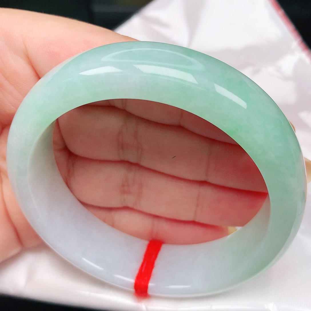 未镶嵌手镯翡翠17果阳绿 方轮胎