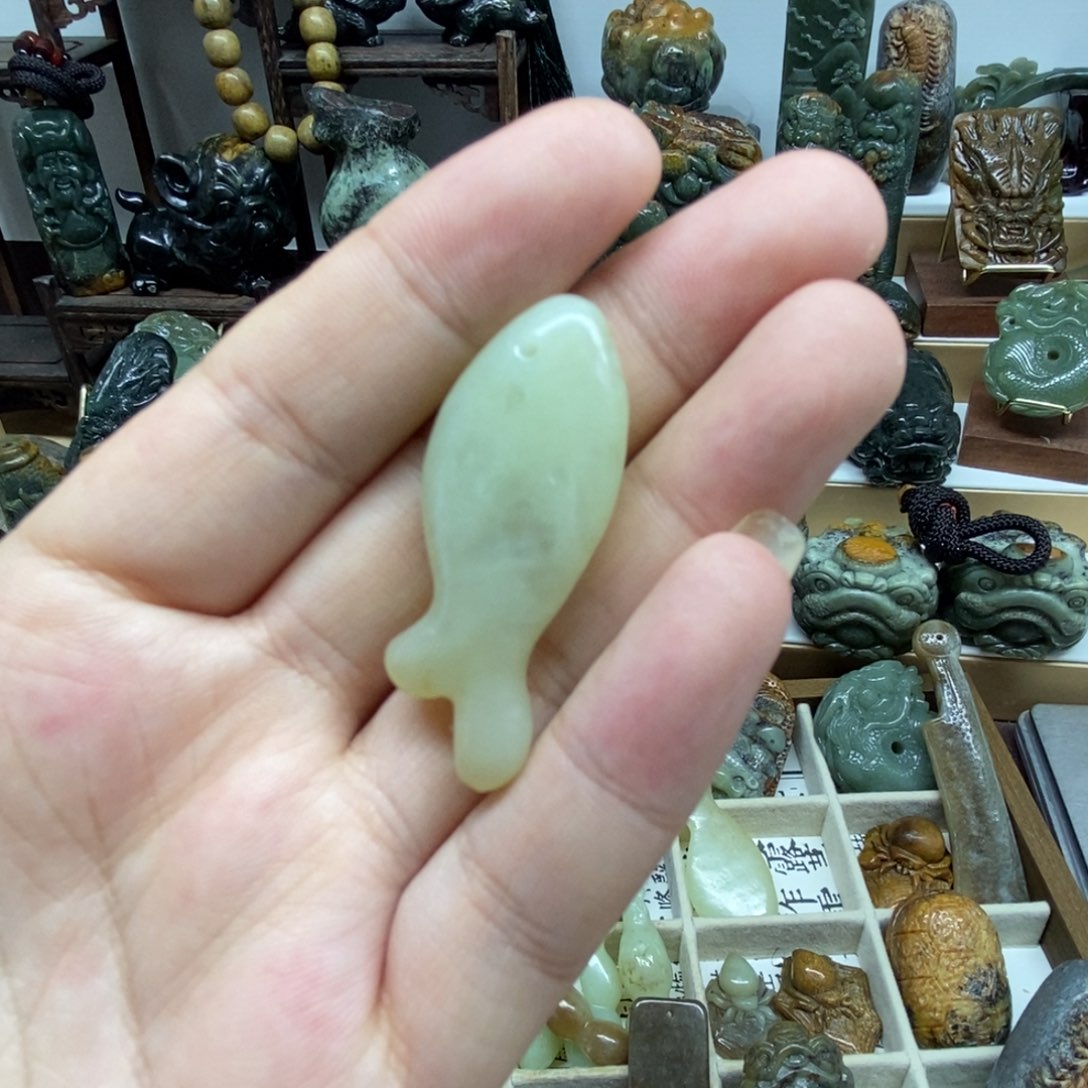 未镶嵌岫岩老玉（透闪石质玉）把件