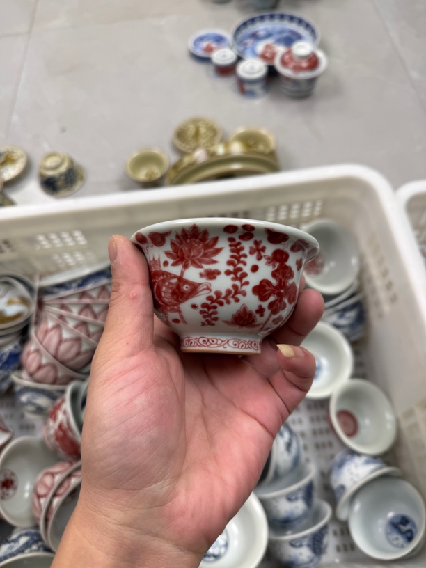 釉里红鱼藻大压手杯景德镇