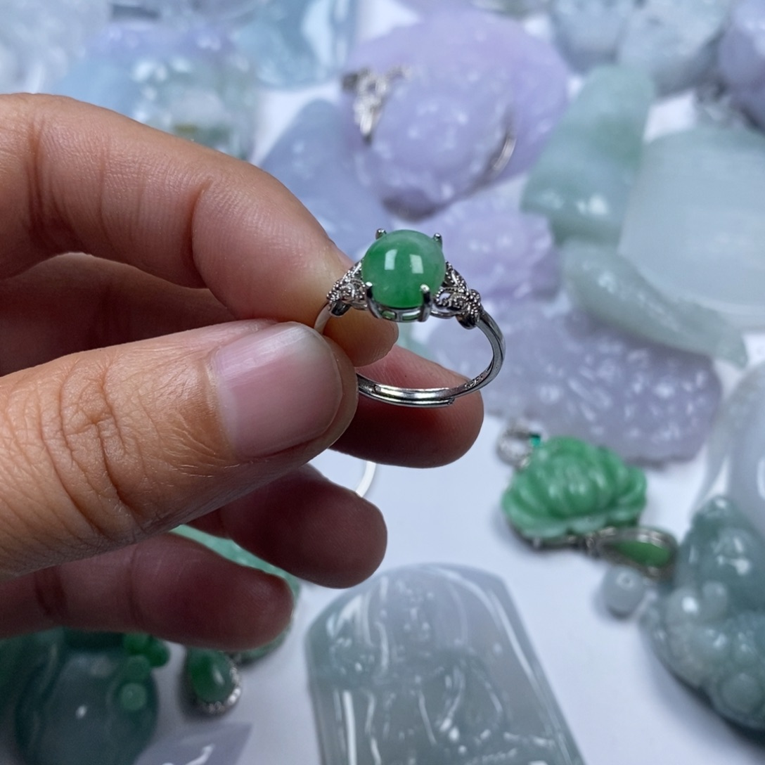 颈饰未镶嵌翡翠胡****）翡翠