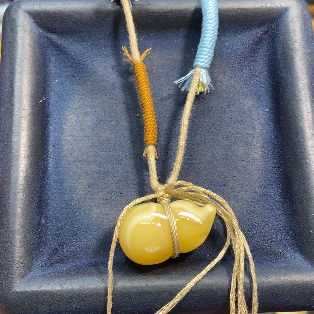 琥珀颈饰未镶嵌蜜蜡