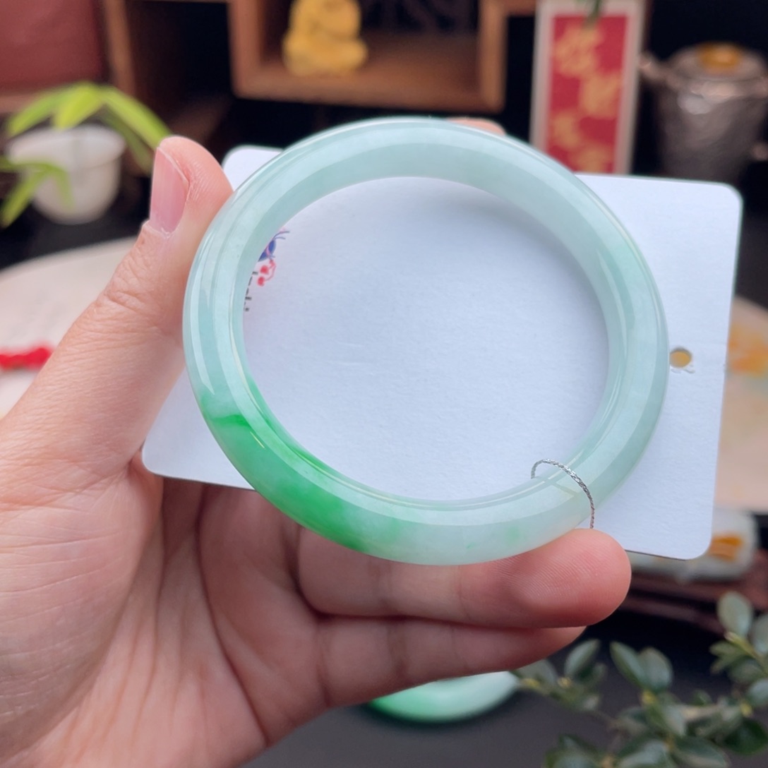 未镶嵌手镯（圆镯）翡翠