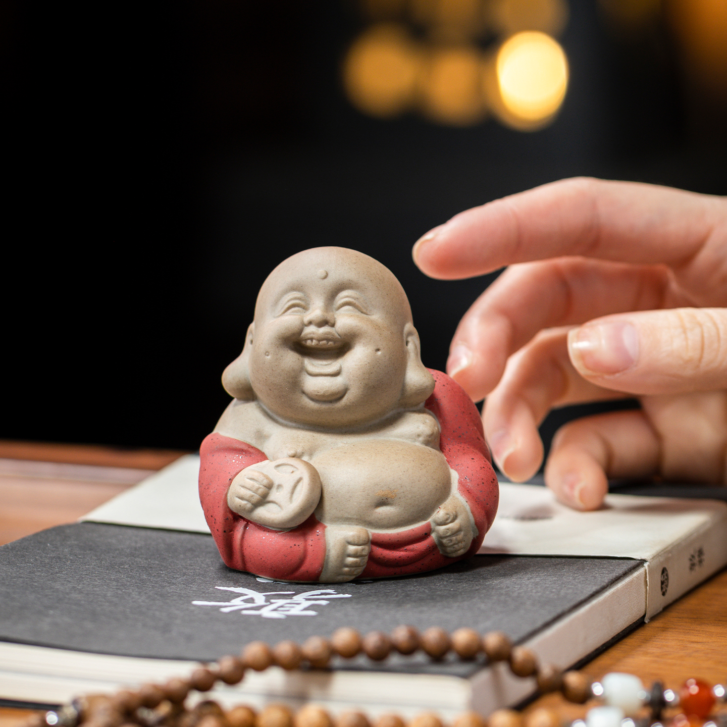 陶瓷弥勒佛钱币茶宠摆件大肚笑佛中式禅意客厅玄关茶室桌面摆件