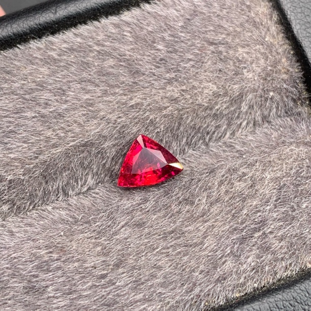 天然卢比来碧玺裸石0.96克拉尺寸6*7.5编号2659