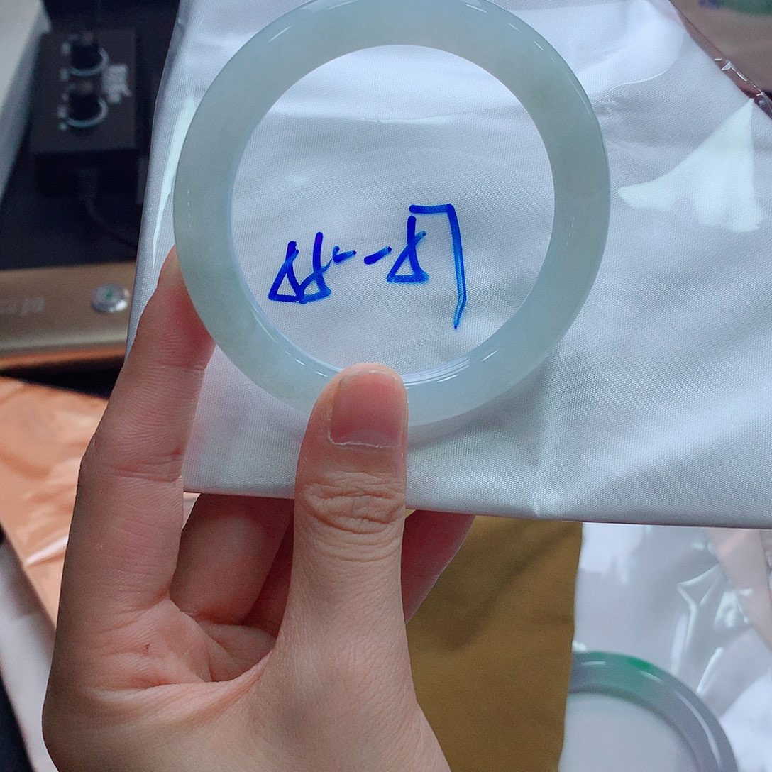 未镶嵌手镯翡翠买断