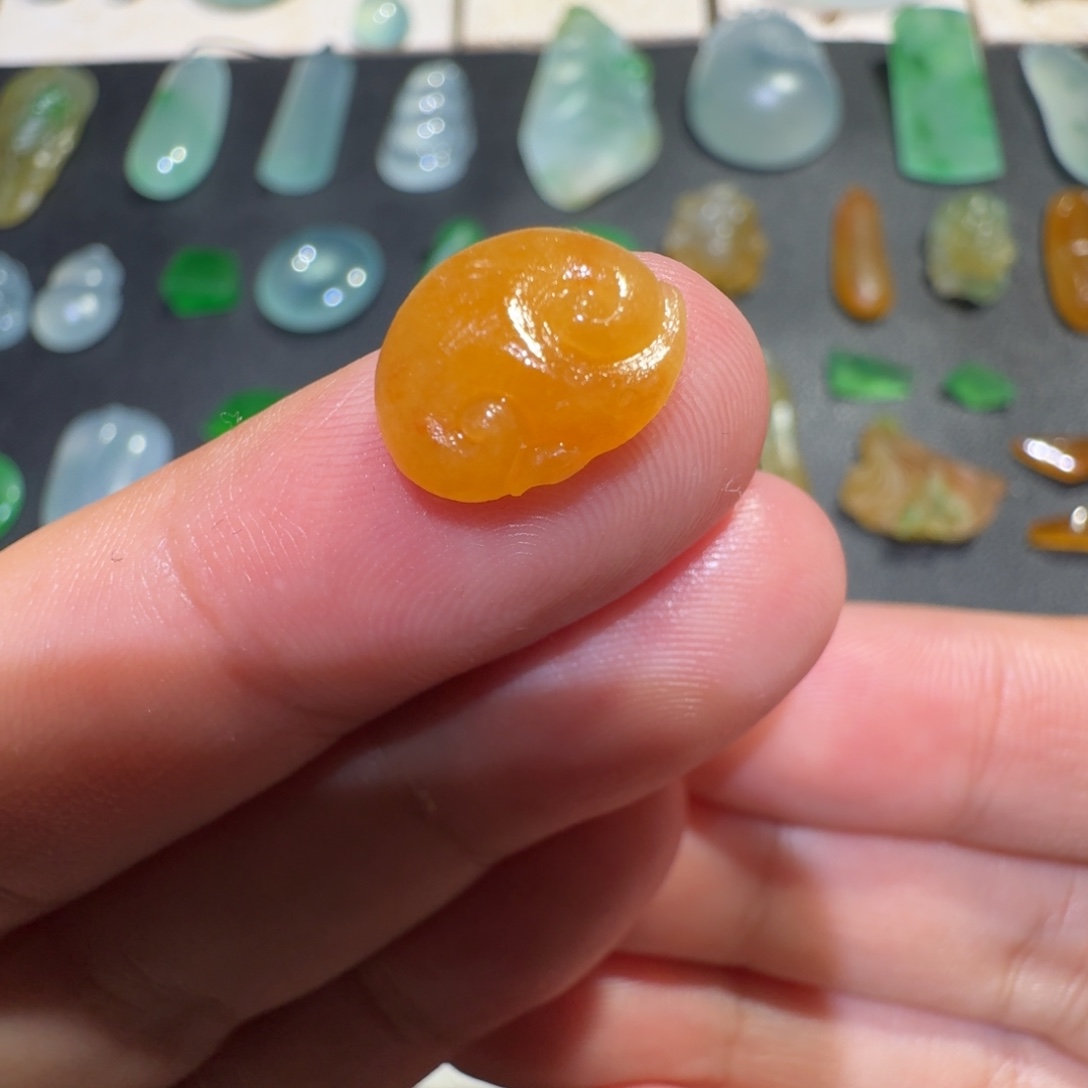 定制翡翠未镶嵌冰黄翡如意