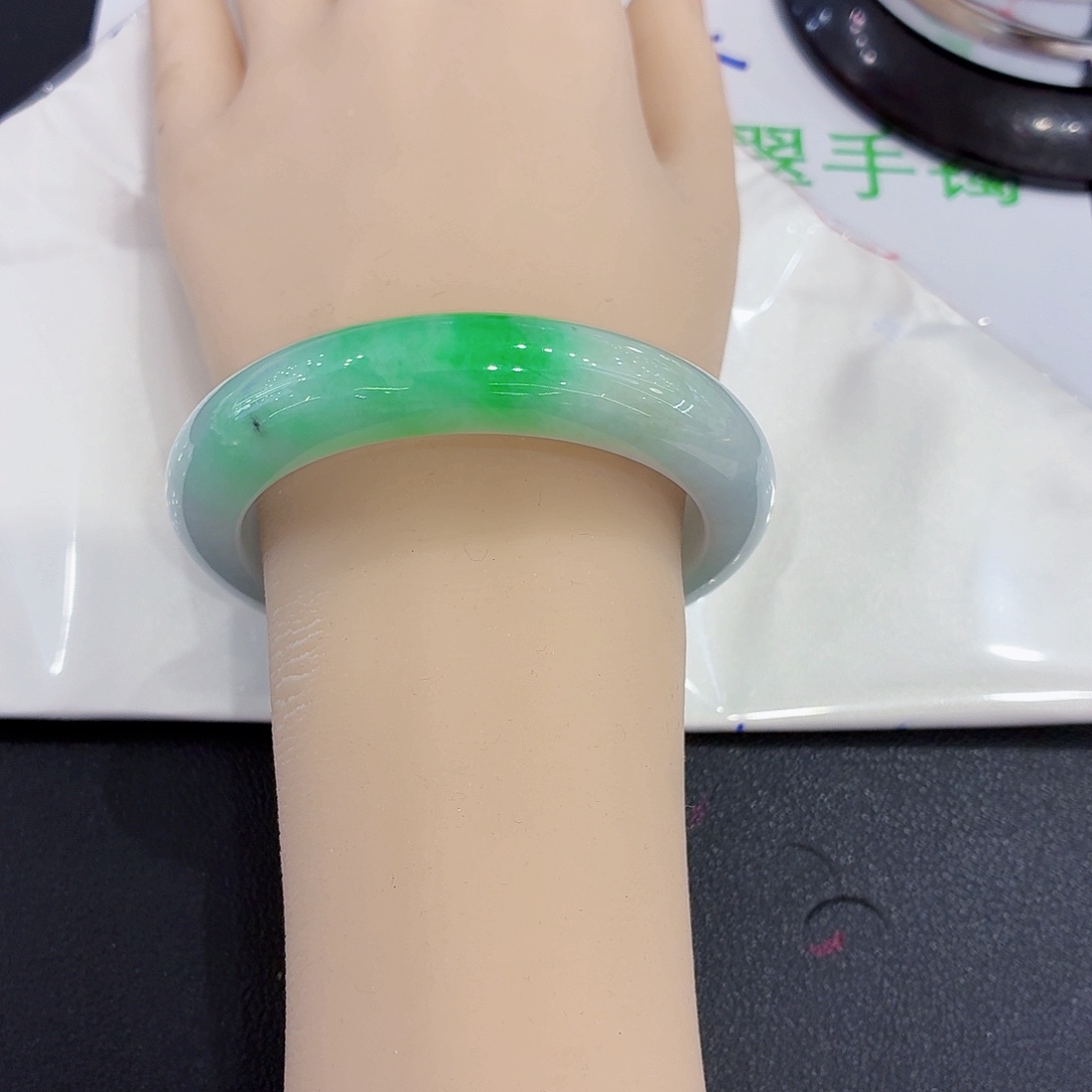 翡翠未镶嵌手镯翡翠55-56圈口（强推）