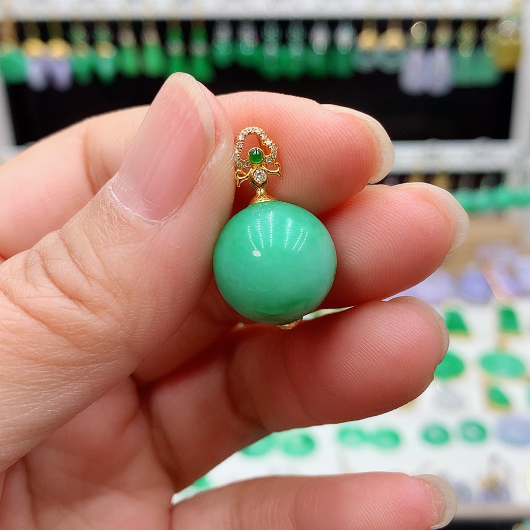 翡翠吊坠(赠链)18K金镶嵌用****8