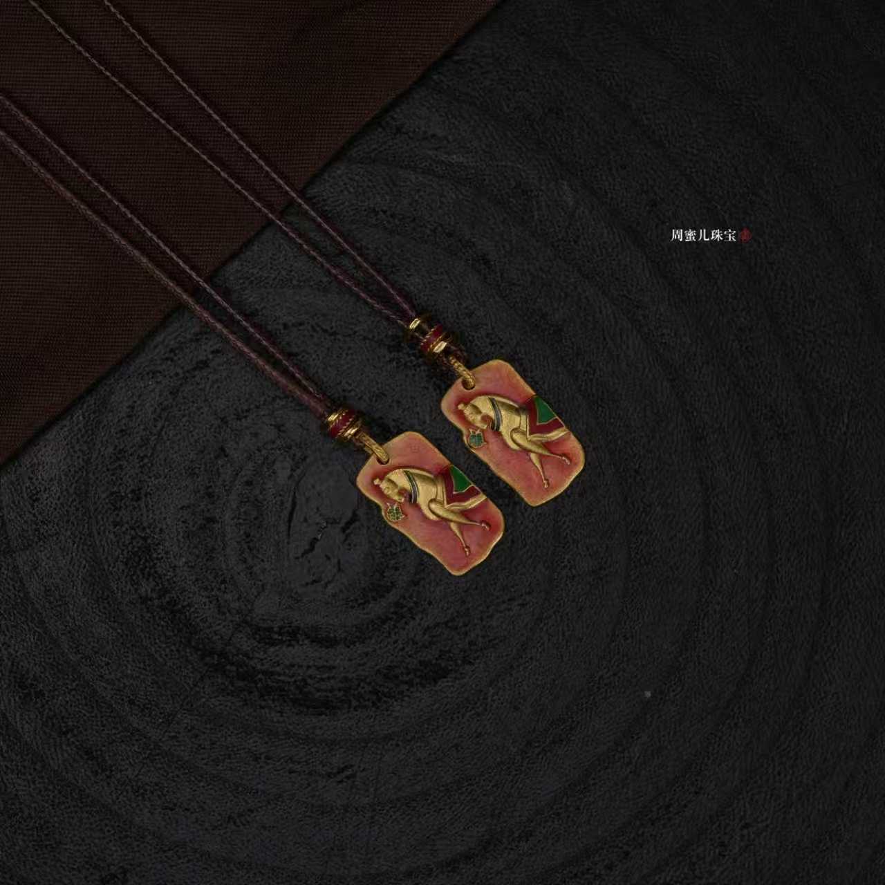 【周蜜儿】马牌项链 足金999 细工錾刻 「马到成功」古法金烧蓝项牌