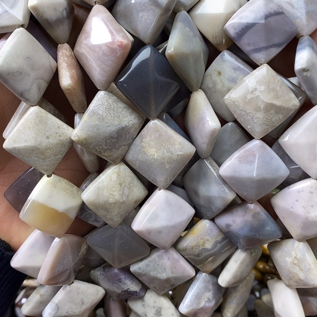 玛瑙/玉髓未镶嵌珠宝半成品斜方一条装