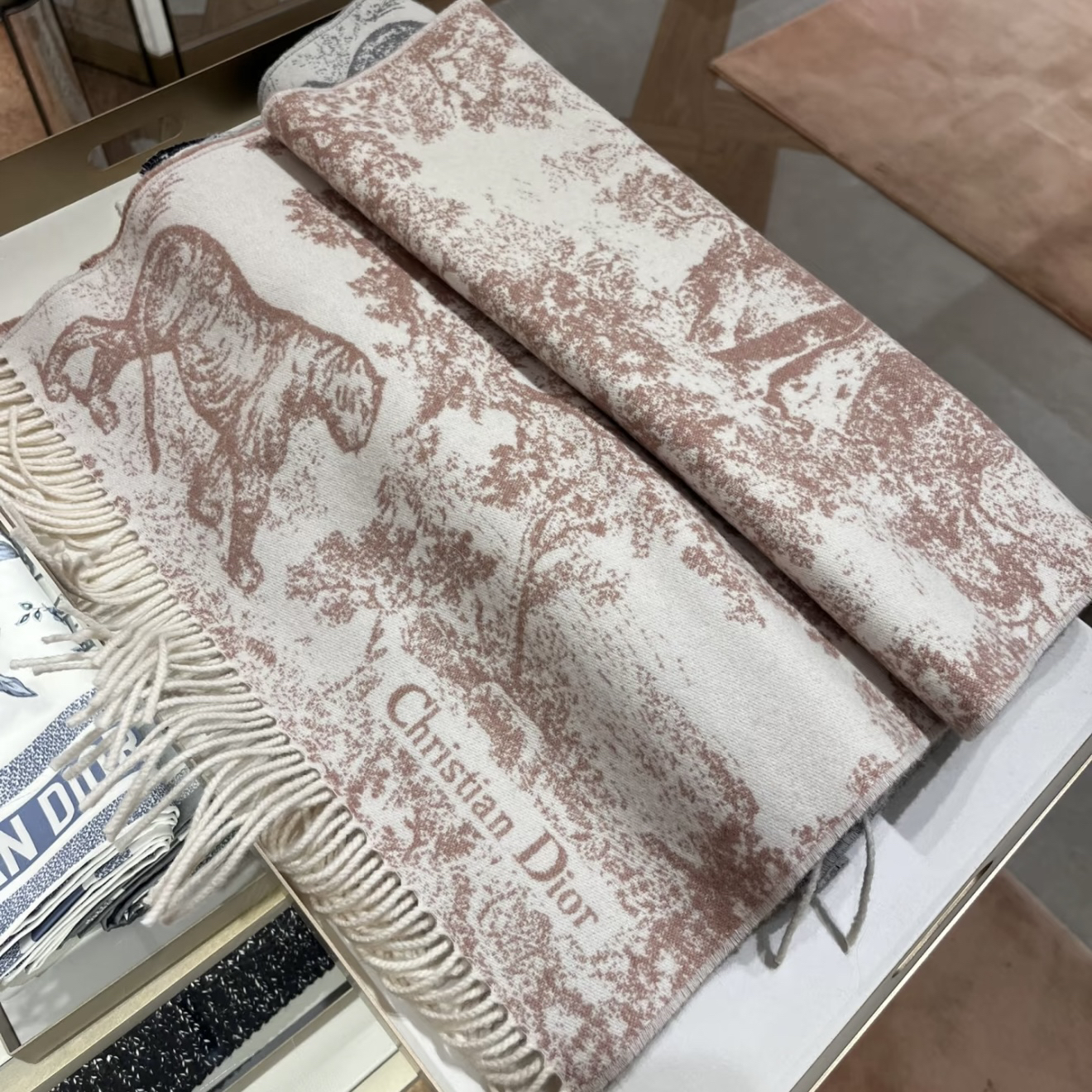 未使用 DIOR/迪奥 /青奢荟/粉色动物园围巾/82707