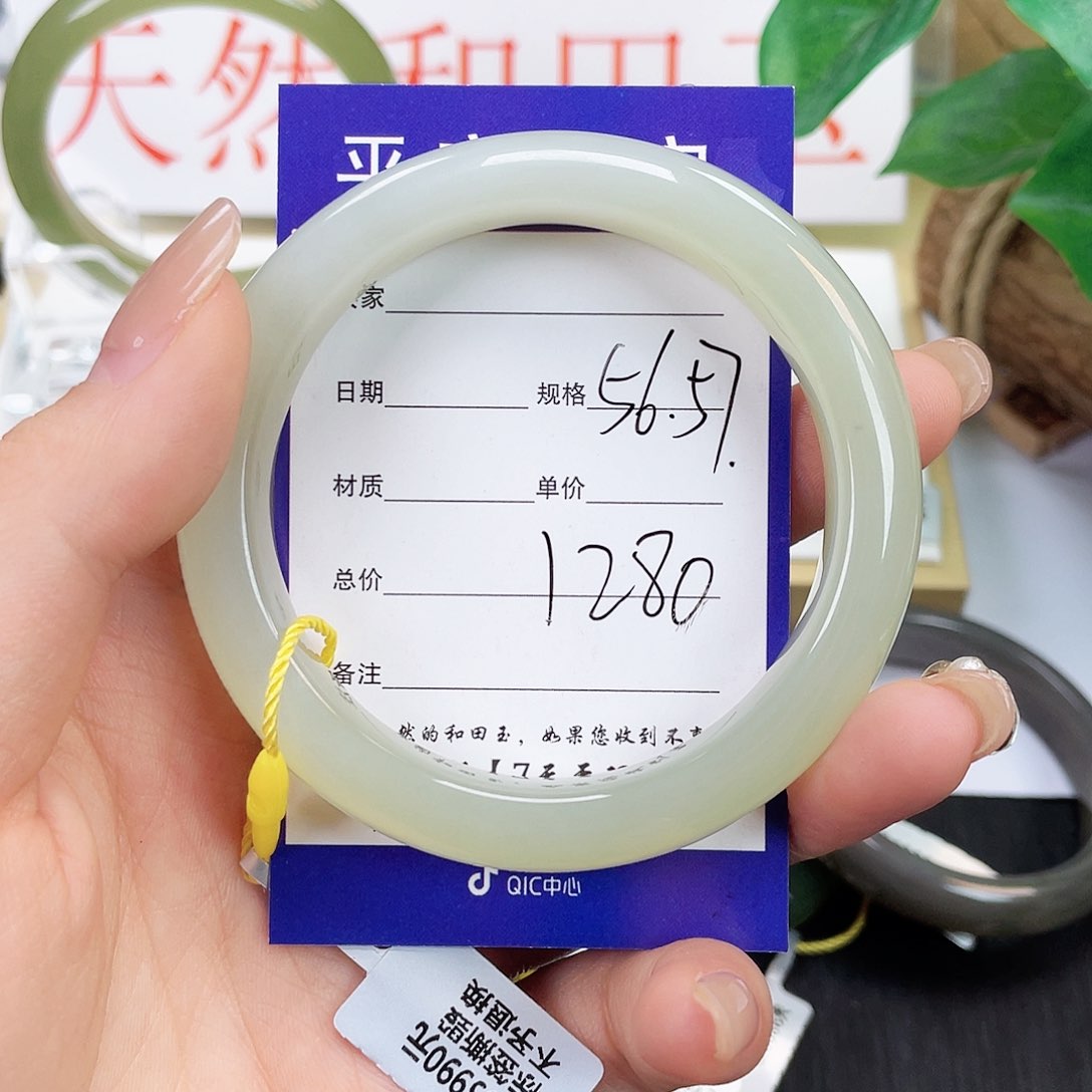 和田玉手镯未镶嵌