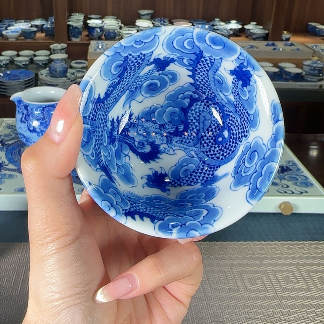 瓷片小。                     