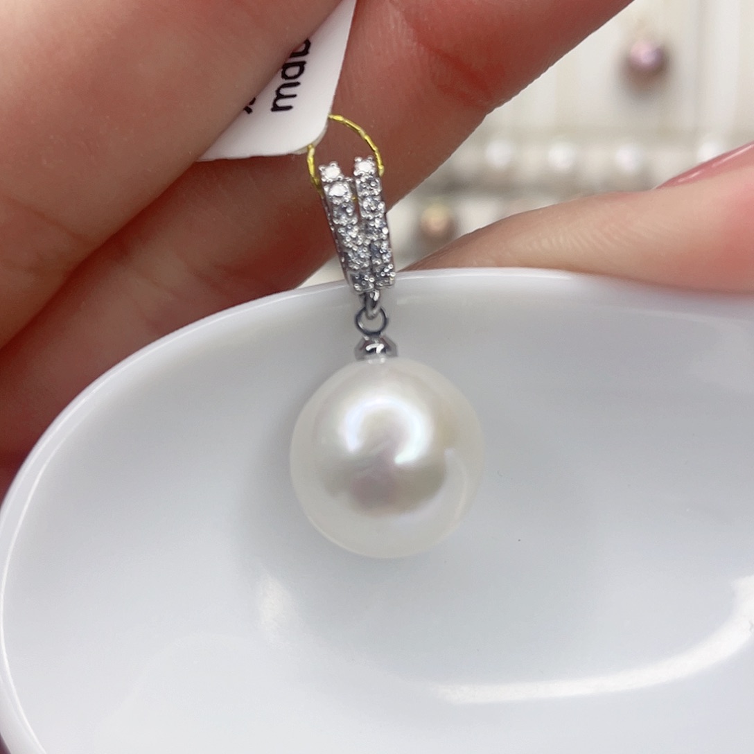 淡水珍珠吊坠(赠链)未镶嵌