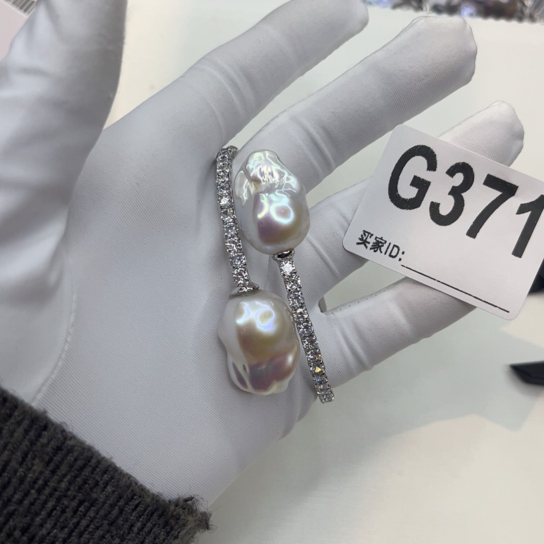 淡水珍珠合金耳饰