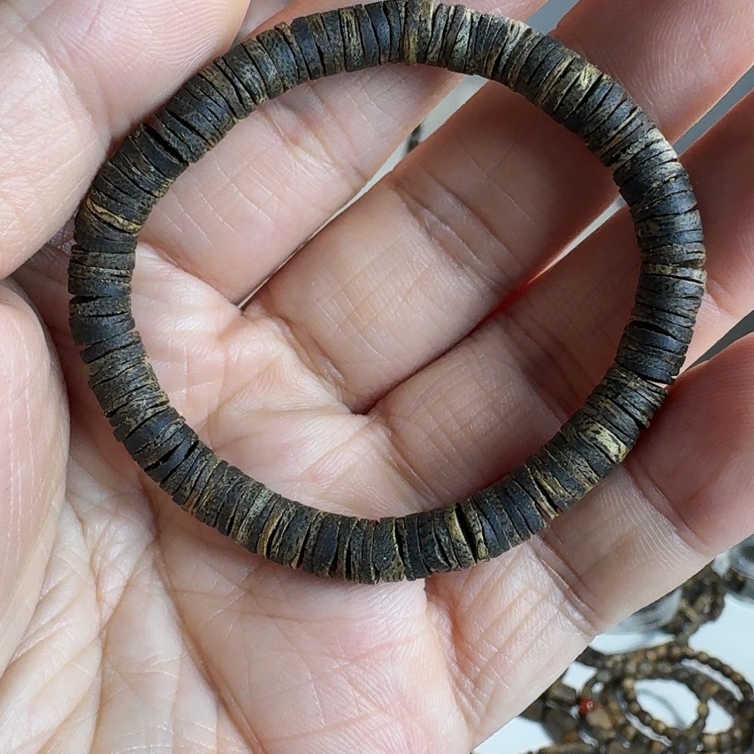 沉香手串不****妞奇楠片珠单圈6mm多样性发货