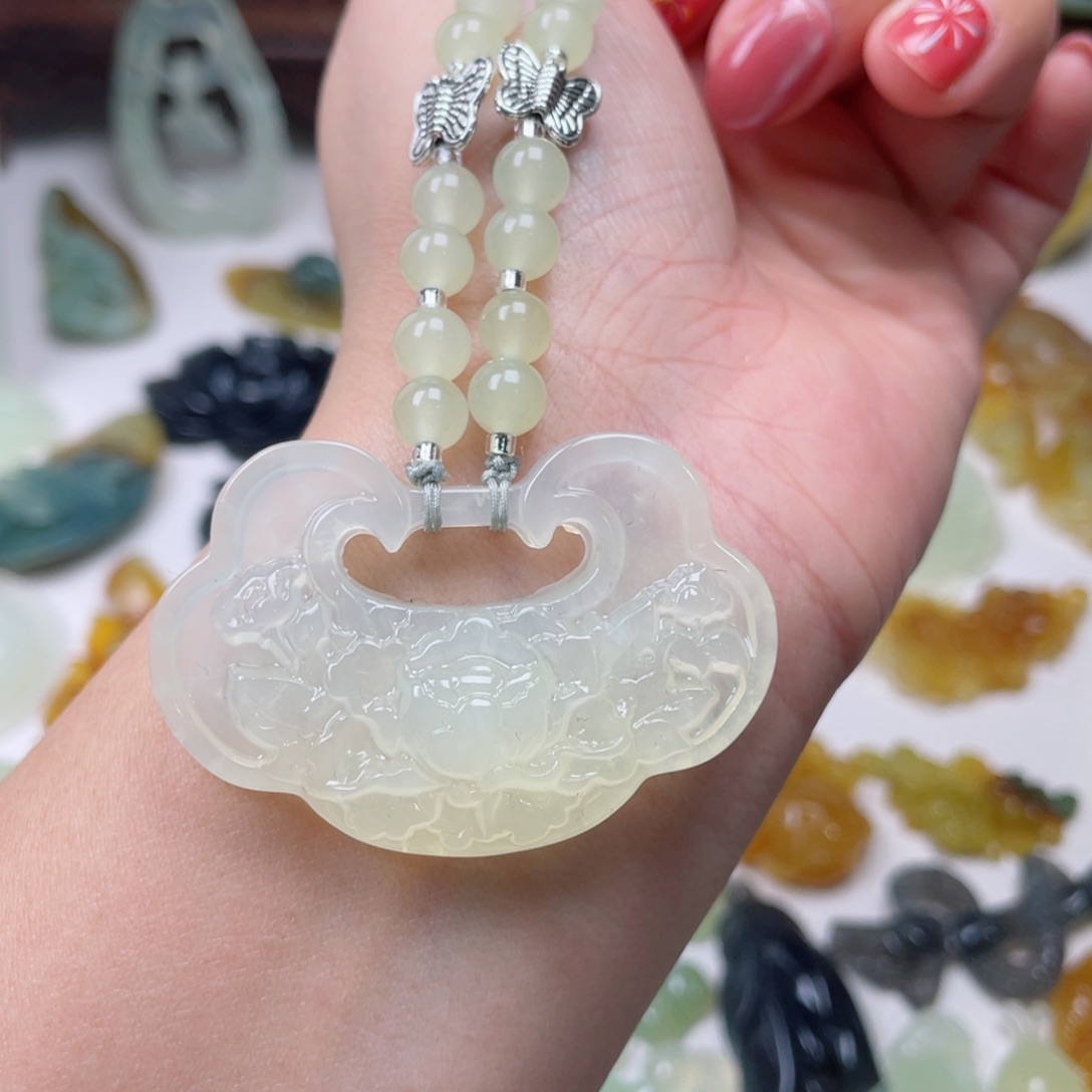 蛇纹石玉颈饰未镶嵌