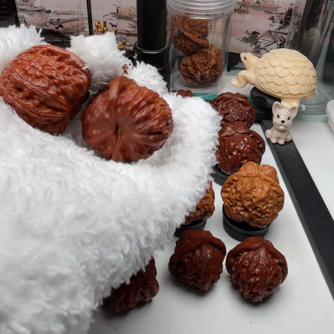 M****文玩核桃把件41闷尖白狮子头文玩核桃。