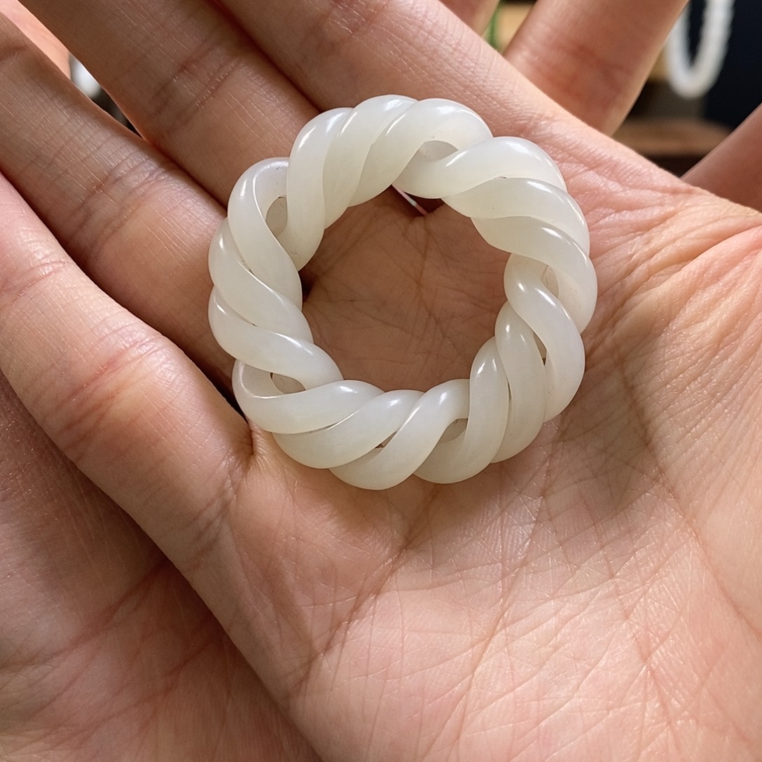 丫***A和田玉未镶嵌颈饰