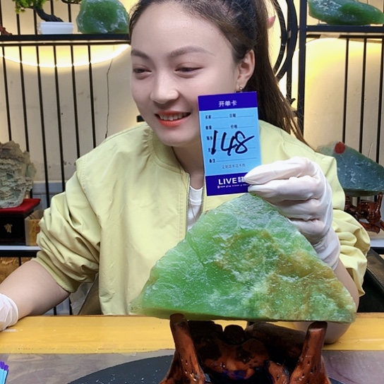 【闪购商品】未镶嵌蛇纹石玉原石杰****峰