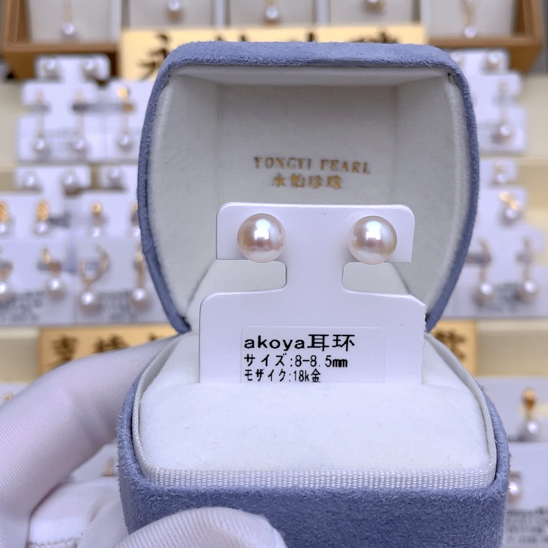 18K金镶嵌海水珍珠耳饰