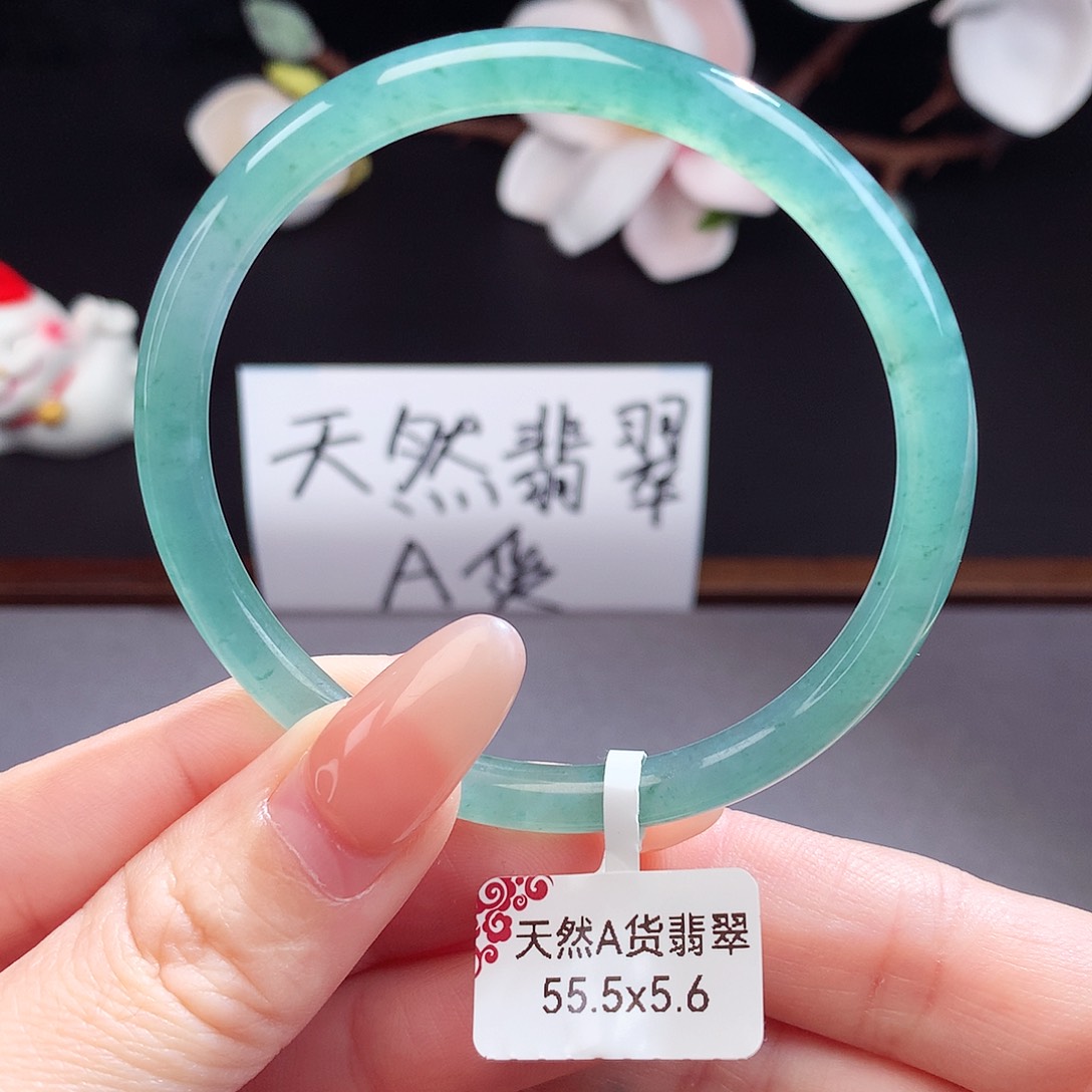 翡翠手镯（圆镯）未镶嵌
