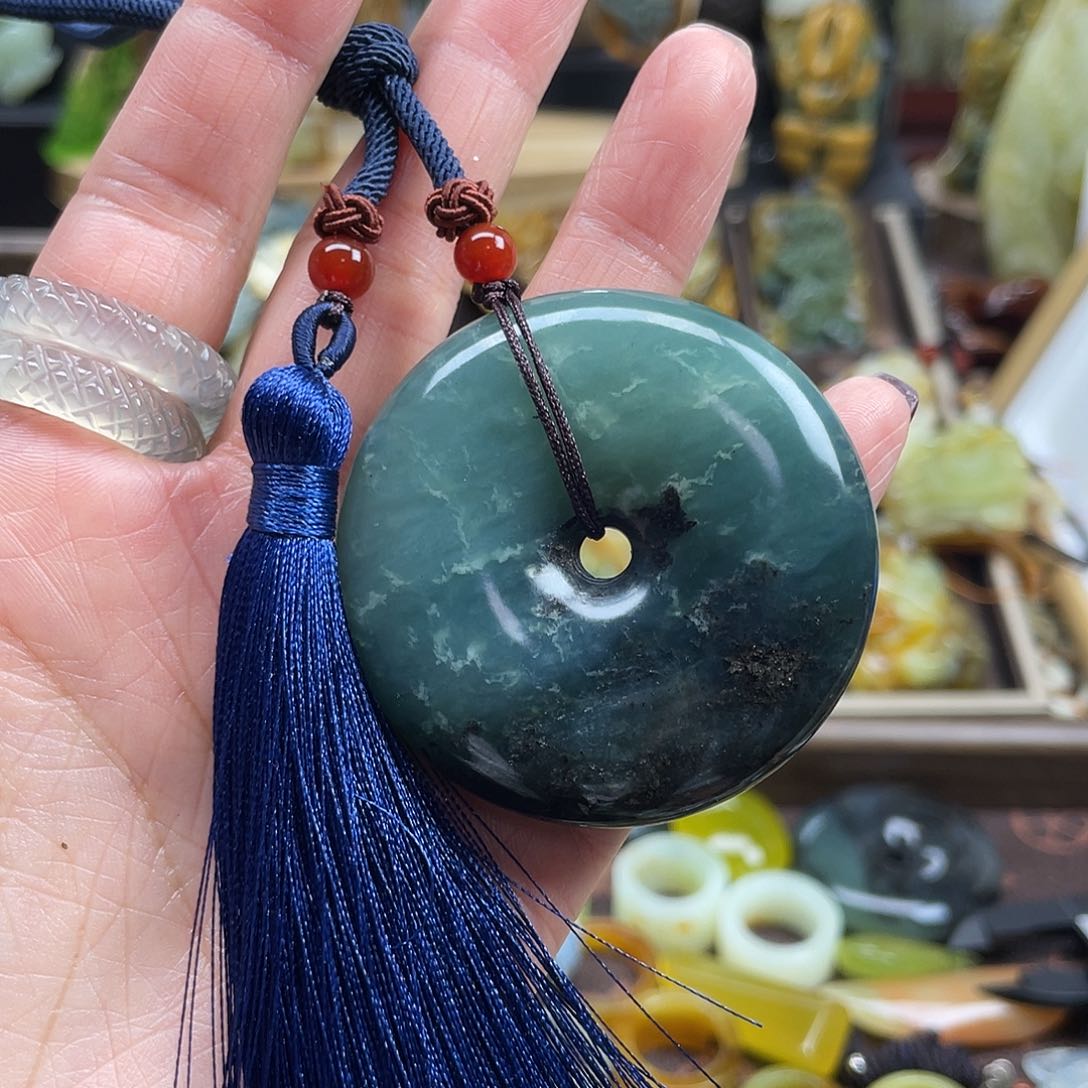 蛇纹石玉颈饰未镶嵌花玉蓝水平安扣手玩