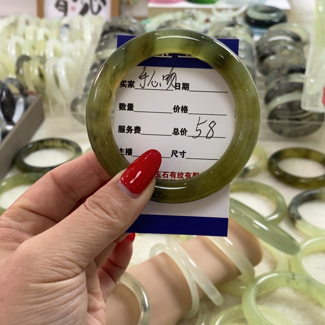 蛇纹石玉手镯未镶嵌手**.