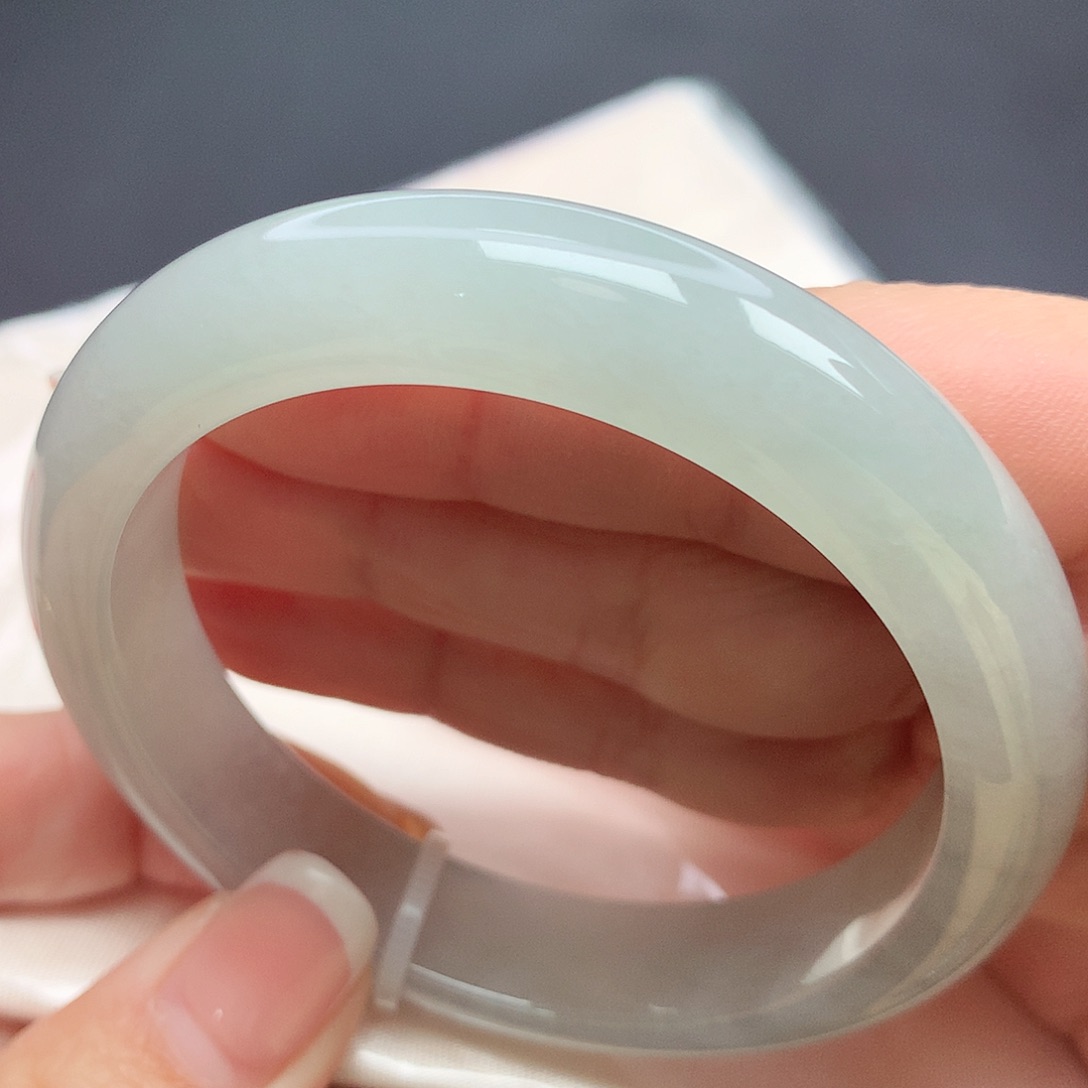 翡翠手镯未镶嵌55圈口