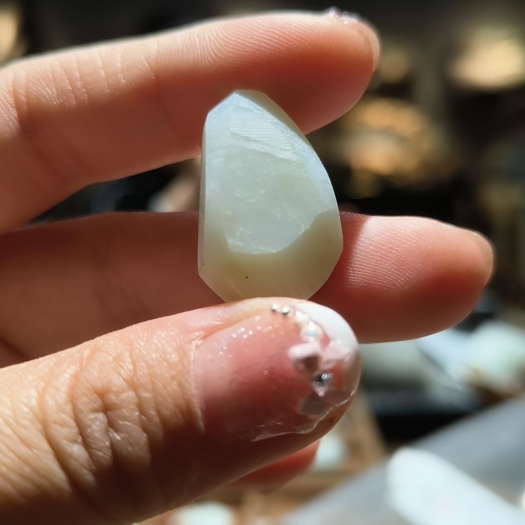 颈饰未镶嵌和田玉（白玉）