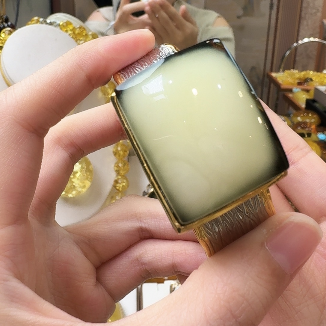 琥珀未镶嵌颈饰手镯