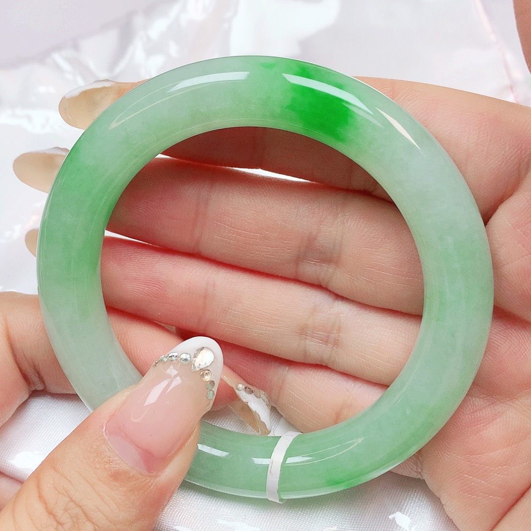 翡翠手镯未镶嵌抖音721