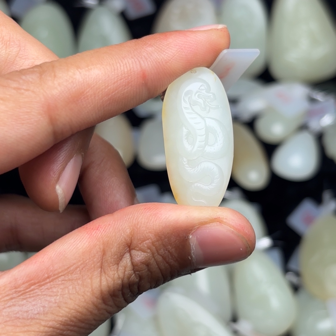 和田玉未镶嵌颈饰