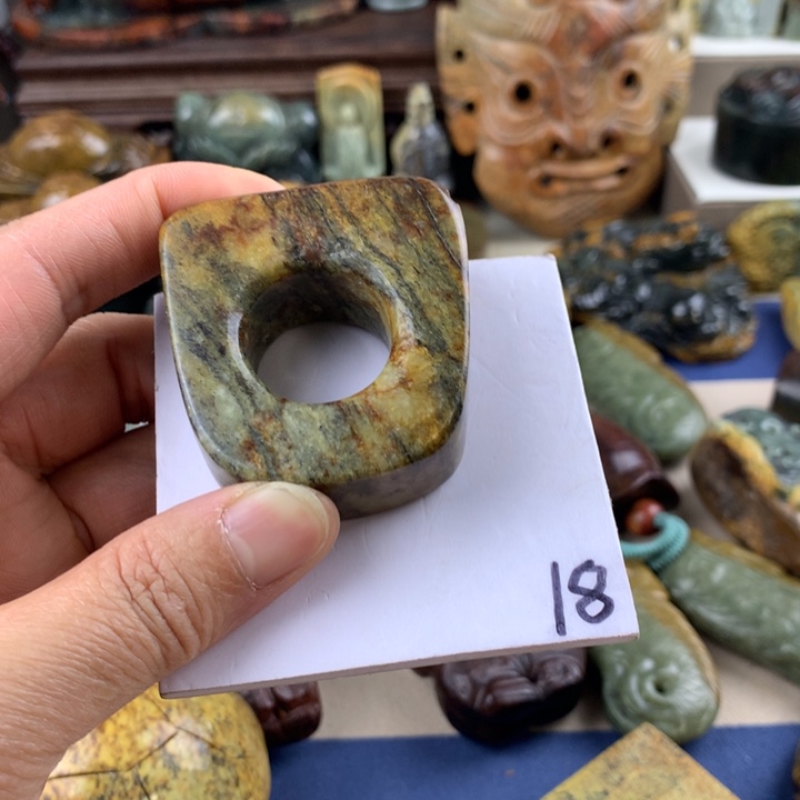 岫岩河磨玉（透闪石质玉）扳指有瑕未镶嵌平*