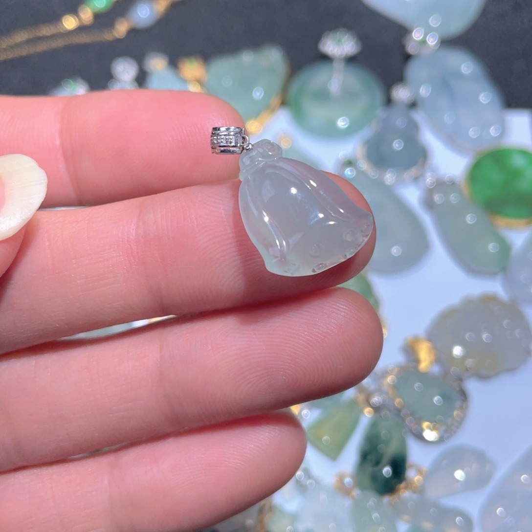 翡翠颈饰18K金镶嵌翡翠