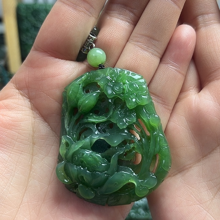 佳****和田玉未镶嵌颈饰