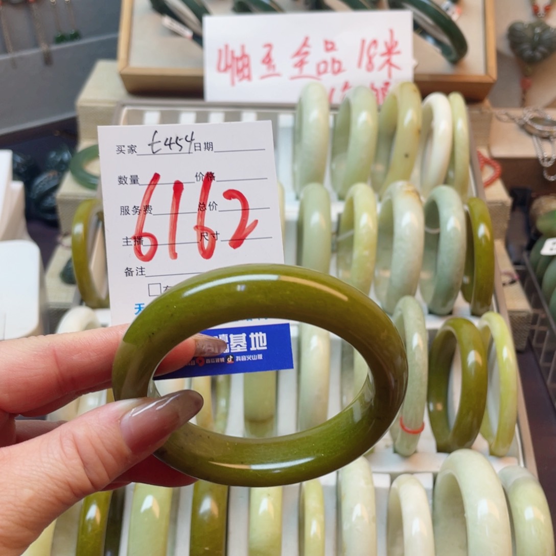 蛇纹石玉手镯未镶嵌