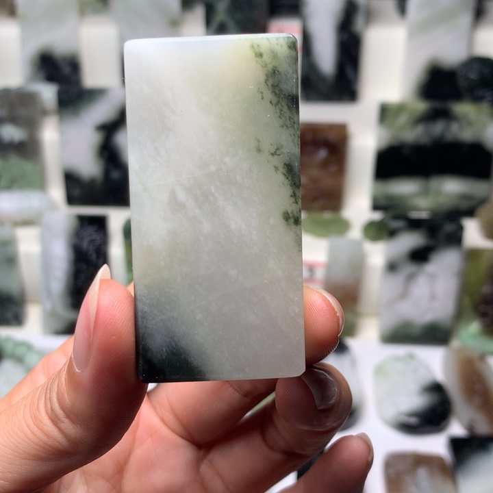 独山玉未镶嵌颈饰