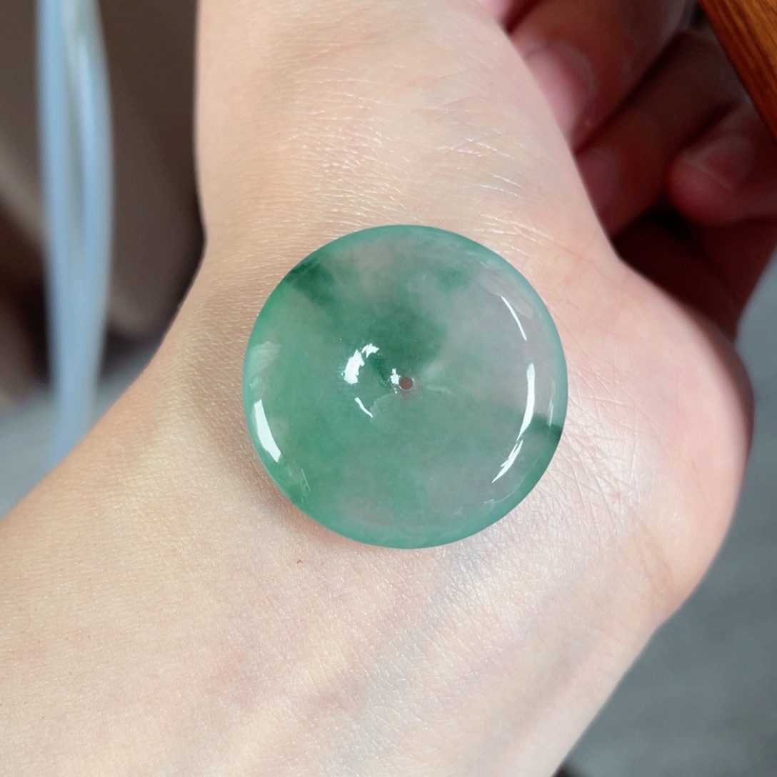 翡翠颈饰未镶嵌扣子